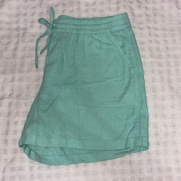J. Crew Women's Green Cargo Shorts - Picture 6 of 6
